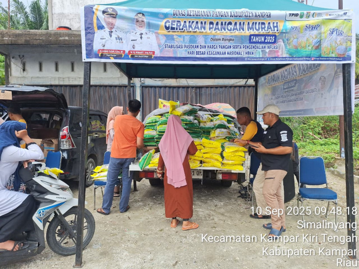 Pemkab Kampar Gelar Gerakan Pangan Murah di Pasar Simalinyang, Warga Antusias Berbelanja