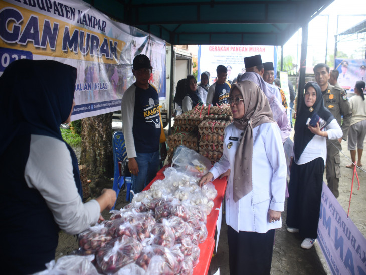 Wakil Bupati Dr. Misharti Buka Gearkan Pangan Murah di Desa Gunung Sari Kec. Gunung Sahilan