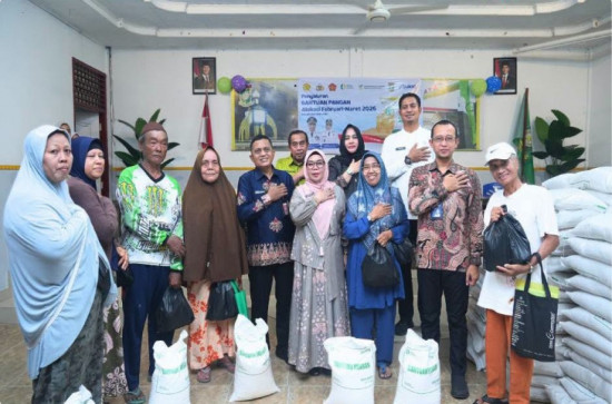 Pemkab Kambar Menyalurkan Bantuan Pangan Alokasi Februari-Maret 2026 di Desa Pandau Jaya